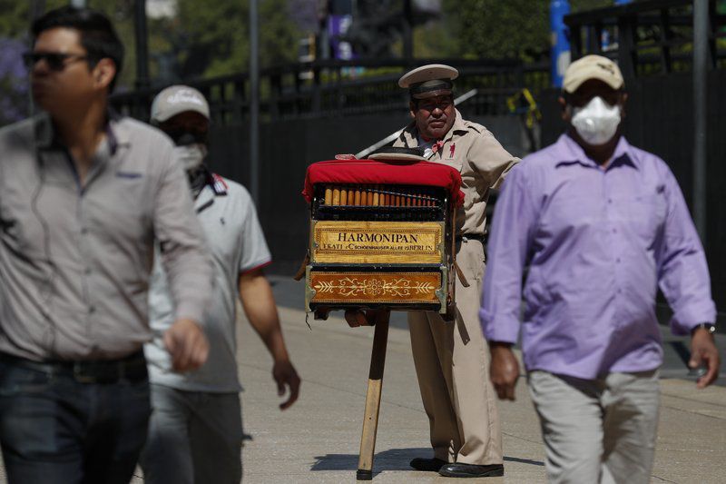 Gobernador mexicano: los pobres son “inmunes” al virus